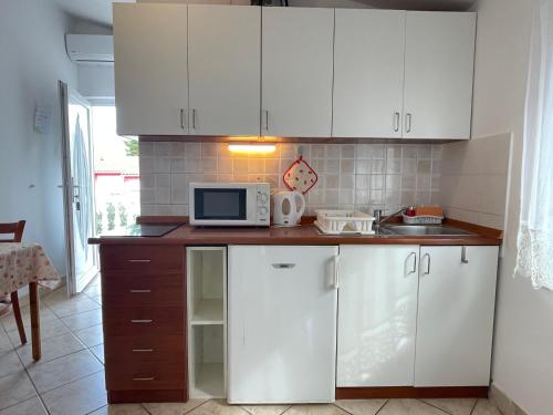 One-Bedroom Apartment with Terrace image 5