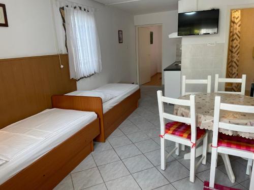One-Bedroom Apartment with Terrace image 7