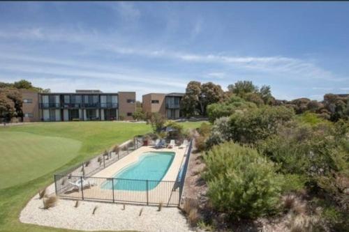 Moonah Links Apartment 45 Lovely 1 bedroom holiday home with heated pool