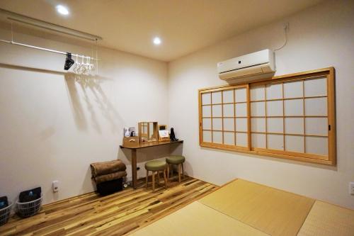 ヴィラ京都西院ツインルーム　布団付　共用バスルーム