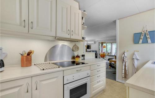 Kitchen, Holiday Home Skovlindvej Iii in Vaeggerlose