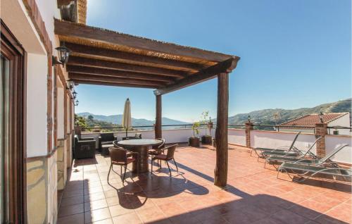  Nice Home In Canillas De Albaida With 2 Bedrooms, Jacuzzi And Wifi in 29755 Canillas de Albaida