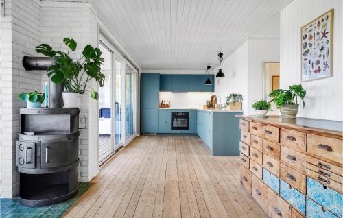 Konyha, 3 Bedroom Cozy Home In Fårevejle (3 Bedroom Cozy Home In Farevejle) in Farevejle Kirkeby