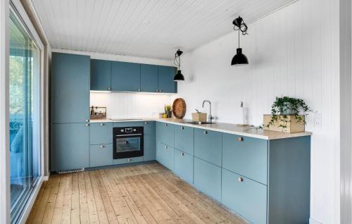 Konyha, 3 Bedroom Cozy Home In Fårevejle (3 Bedroom Cozy Home In Farevejle) in Farevejle Kirkeby