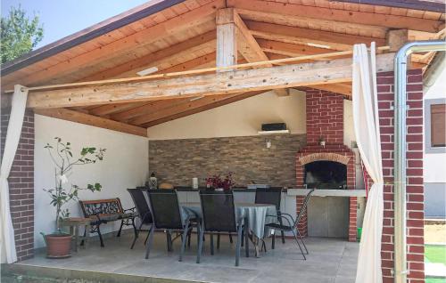 Lovely Home In Svetvincenat With Kitchen