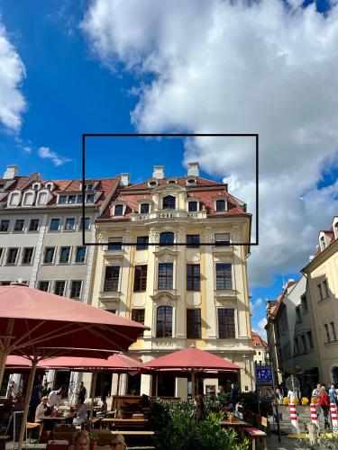 Luxus Suite mit einmaligem Blick auf die Frauenkirche in Dresden, Deutschland