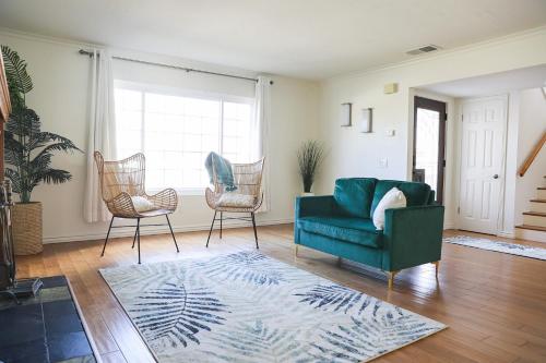 Lovely Beach Home - 2 min walk to the beach - Game Room - Channel Islands! in Oxnard, USA