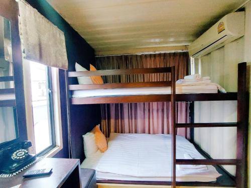 Retro Box Hotel Chumphon