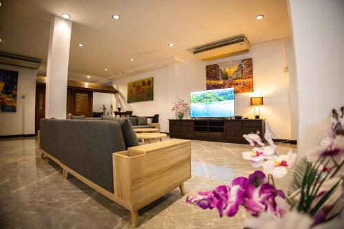 Rico's Patong Hotel