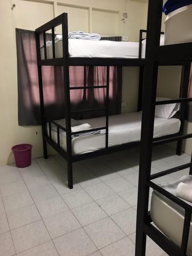 Holiday Phangan - Hostel & Bar Room Type - Bed in 4-Bed Dormitory Room