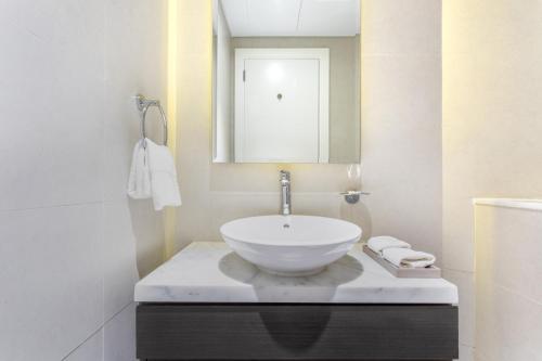 The S Holiday Homes Canal view Studio and One Bedroom Apartments, Damac Maison Prive, Dubaj (zdjęcie 4)