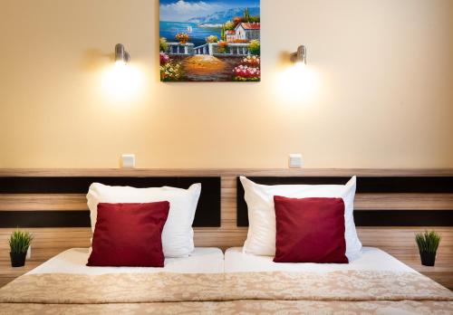 Double or Twin Room with Balcony (2 Adults) image 4