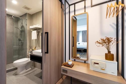 room detail thumbnail 2