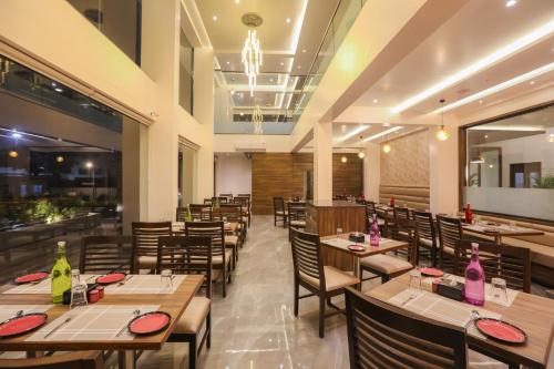 Restaurant, Enrise By Sayaji, Khed Shivapur in Ramnagar