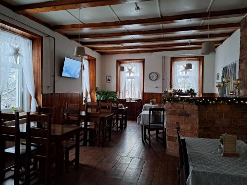 Étterem, Pension U Johnu in Ploskovice