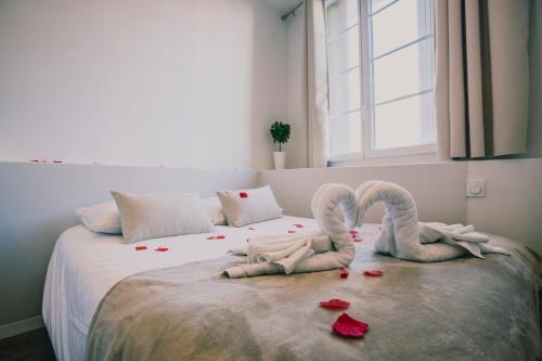 Escapade en Amoureux T2 luxueux, Love Room avec balnéo, 60m gare - hypercentre - La Porte Bleue 4