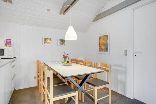 3 bedrooms, 6 beds