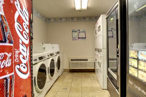 InTown Suites Extended Stay Nashville/Madison - image 2