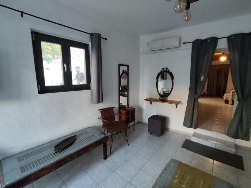 Irini's Home - Pitsidia in Adelianos Kampos