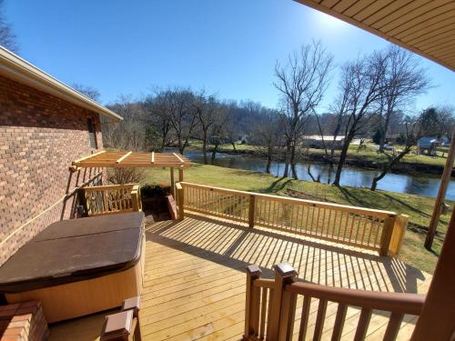 Smoky Mountain River Retreat #318