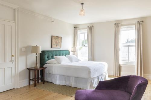 1 king bed, 1 double bed