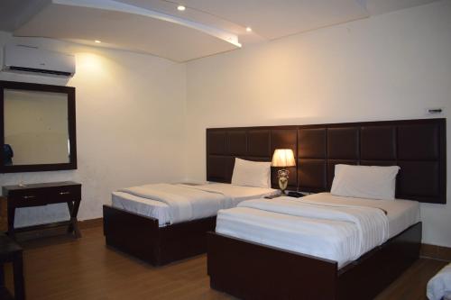Hotel SR Lounge Multan