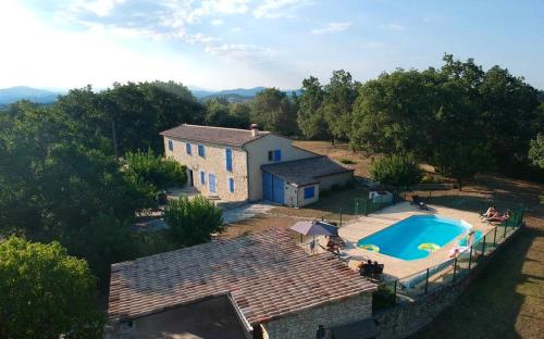 Villa élégante à Méjannes-lès-Alès avec piscine privée gîte à louer Mons