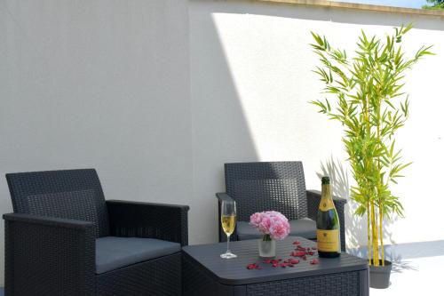 Зовнішній вигляд готелю, Luxury & Love - Professional Jaccuzzi and Spa in Chelles