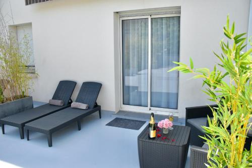 Балкон, Luxury & Love - Professional Jaccuzzi and Spa in Chelles