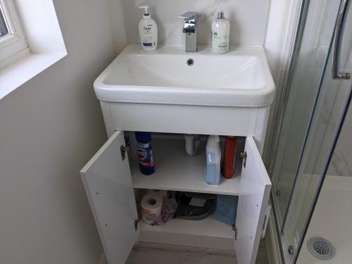 32 - Tap to explore photos