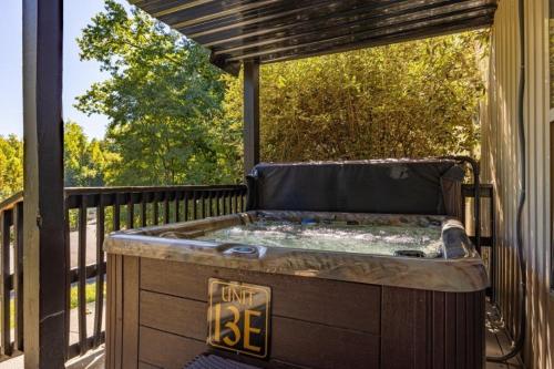 Briarstone Lodge Condo 13E in Pigeon Forge (TN)