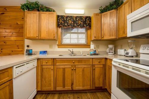 Close to everything - this condo is a great home base for your mountain getaway - image 5