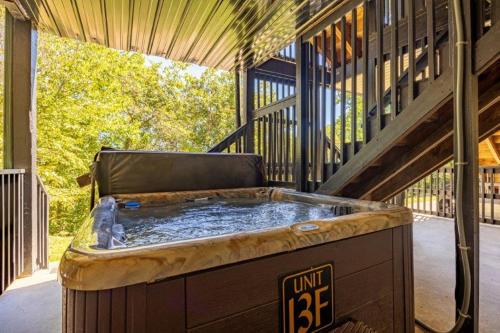 Briarstone Lodge Condo 13F in Pigeon Forge (TN)