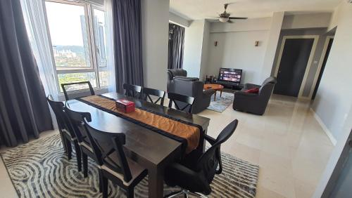 Homestay Jalan Tun Razak walking distance IJN, HKL, MRT Station, KPJ, PERKESO, Bernama, Tabung Darah near Taman Tasik Titiwangsa