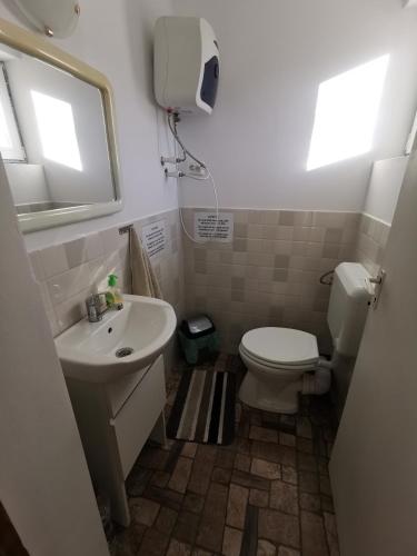 Cabanuta Fara Fite Cabanuta Fara Fite