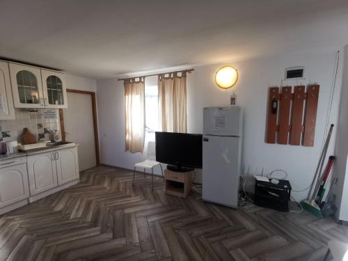 Cabanuta Fara Fite Cabanuta Fara Fite