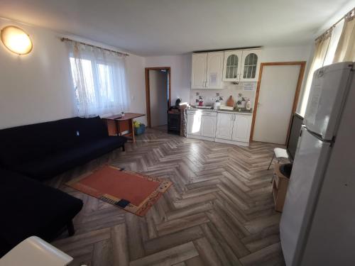 Cabanuta Fara Fite Cabanuta Fara Fite