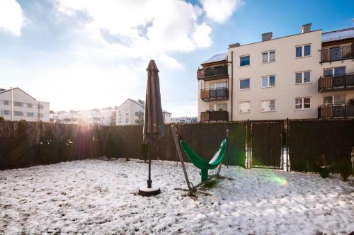 Urocze mieszkanie z ogródkiem i bezpłatny parking (Urocze mieszkanie z ogrodkiem i bezplatny parking) in Jagodno