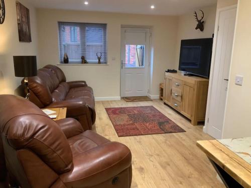 Pet Friendly Cottage Ashbourne with Parking