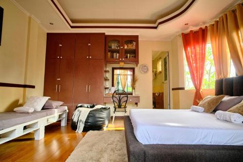 1 double bed, 2 twin beds