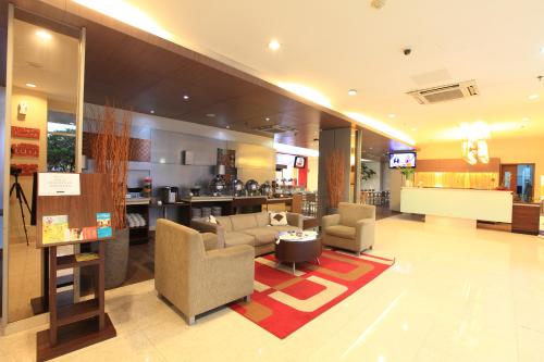 Foyer, Metland Hotel Bekasi near Park Hutan Kota Bekasi