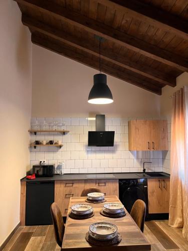 2 bedrooms, 4 beds