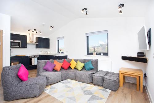 Shiphorns luxury cabin with a hot tub in Eddleston