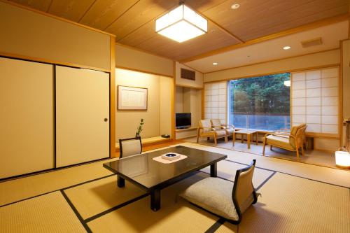 Japanese-Style Room with River View - Non-Smoking 