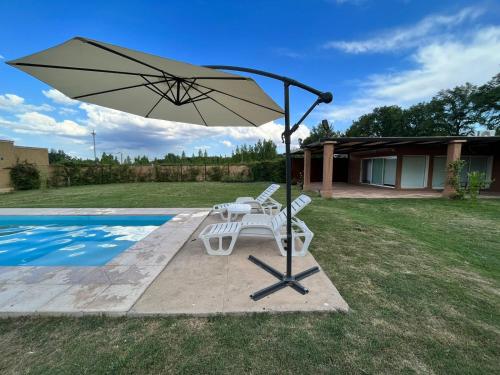 Pergolas Guest House - Pileta, Vinos y Montaña