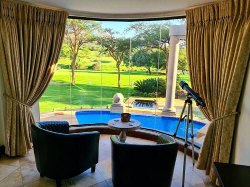Spacious Golf & Wildlife Estate in Hartbeespoort 10 sleeper, Hartbeespoort (foto 5)