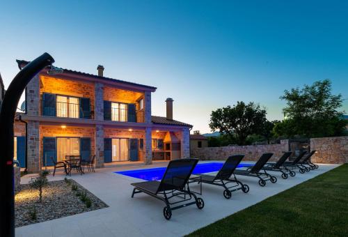 Villa Banovi with heated pool