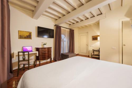 Hotel Embassy - image 4