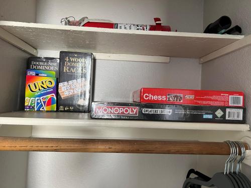 Large Pool & Patio Cozy Single Story Family House