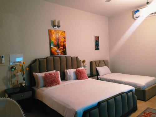 1 double bed, 1 twin bed